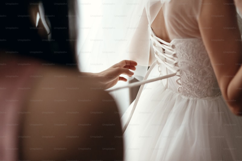 The Impact of a Well-Fitted Dress on Wedding Photos