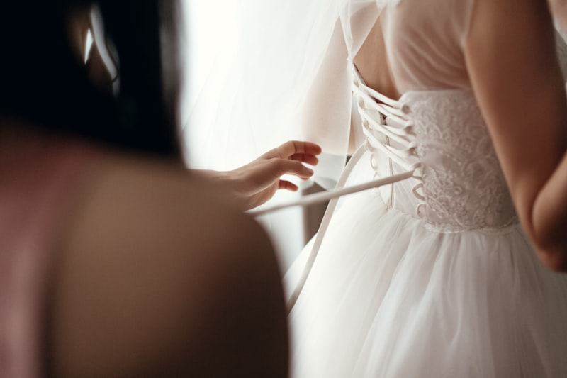 Managing Dress Comfort with Fabric Selection on Your Big Day